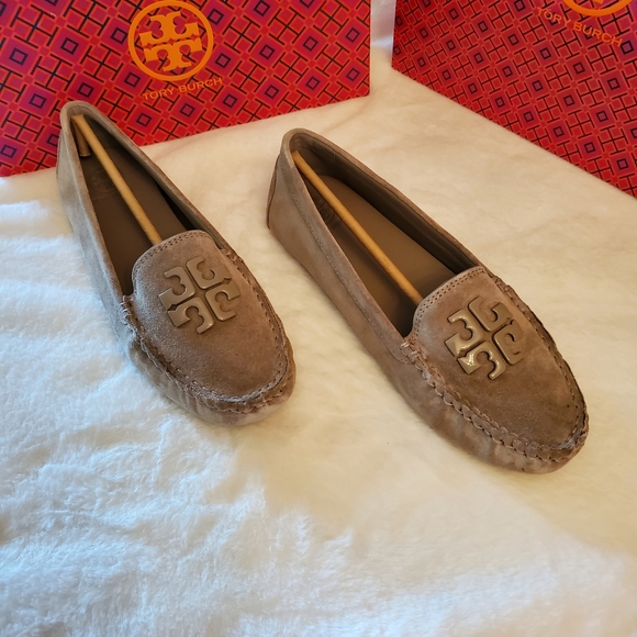 TORY BURCH BRAND NEW W/ TAG & BOX! TORY BURCH LOWELL 2 DRIVER-SUEDE - Picture 8 of 11
